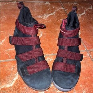 Nike Lebron James
Soldier Basketball Shoes
Mens Black Red Stardust
Sneakers